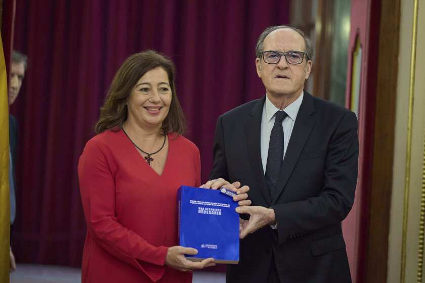 Ombudsman Angel Gabilondo, right, delivers a report on the country's first independent probe into the abuse of minors within the Catholic Church to President of the Congress Francina Armengol, left, at the Spanish parliament in Madrid, Spain, Friday, Oct. 27, 2023. A survey released Friday indicates some 440,000 people may have been victims of sexual abuse by Catholic church clergy or lay people connected to the church in recent decades in Spain. The survey was part of a damning report by the Ombudsman's office following an 18-month independent investigation of 487 cases. The report was handed to Parliament. (Jesus Hellin/Europa Press via AP)