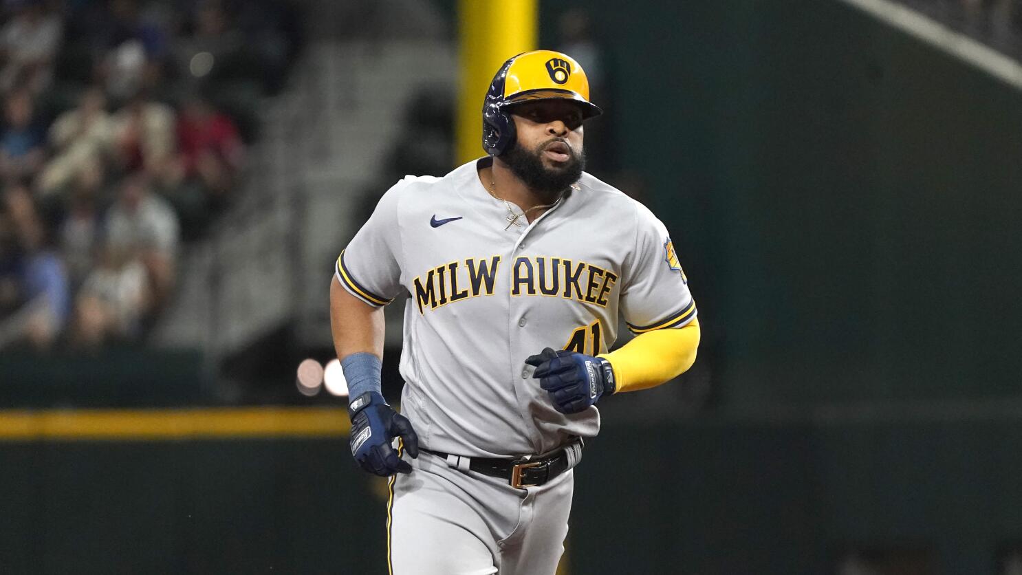 Cincinnati Reds lost opener of key series as Brewers walk off, 3-2