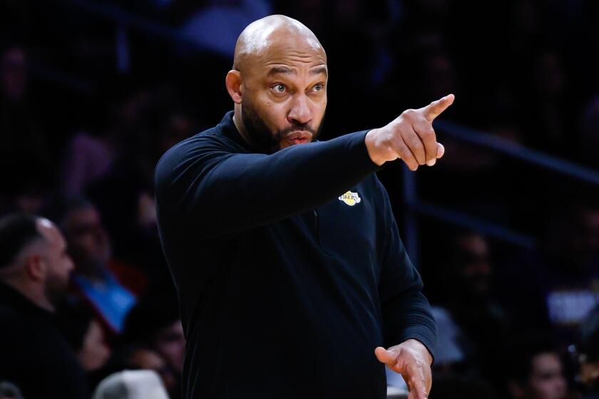 LOS ANGELES, CA - JANUARY 07: Los Angeles Lakers head coach Darvin Ham points to his team.