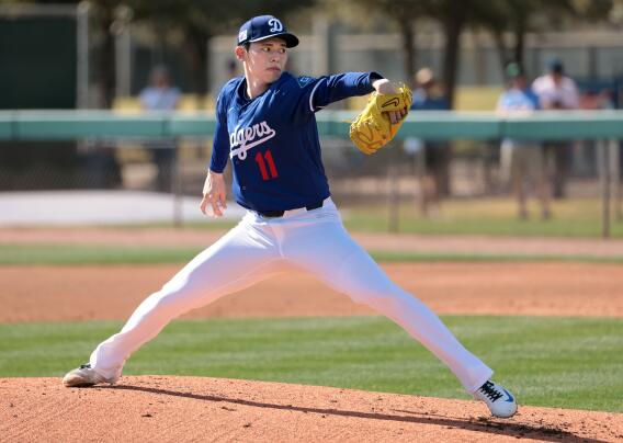 Dodgers rookie Roki Sasaki pleased with first live session of spring ...