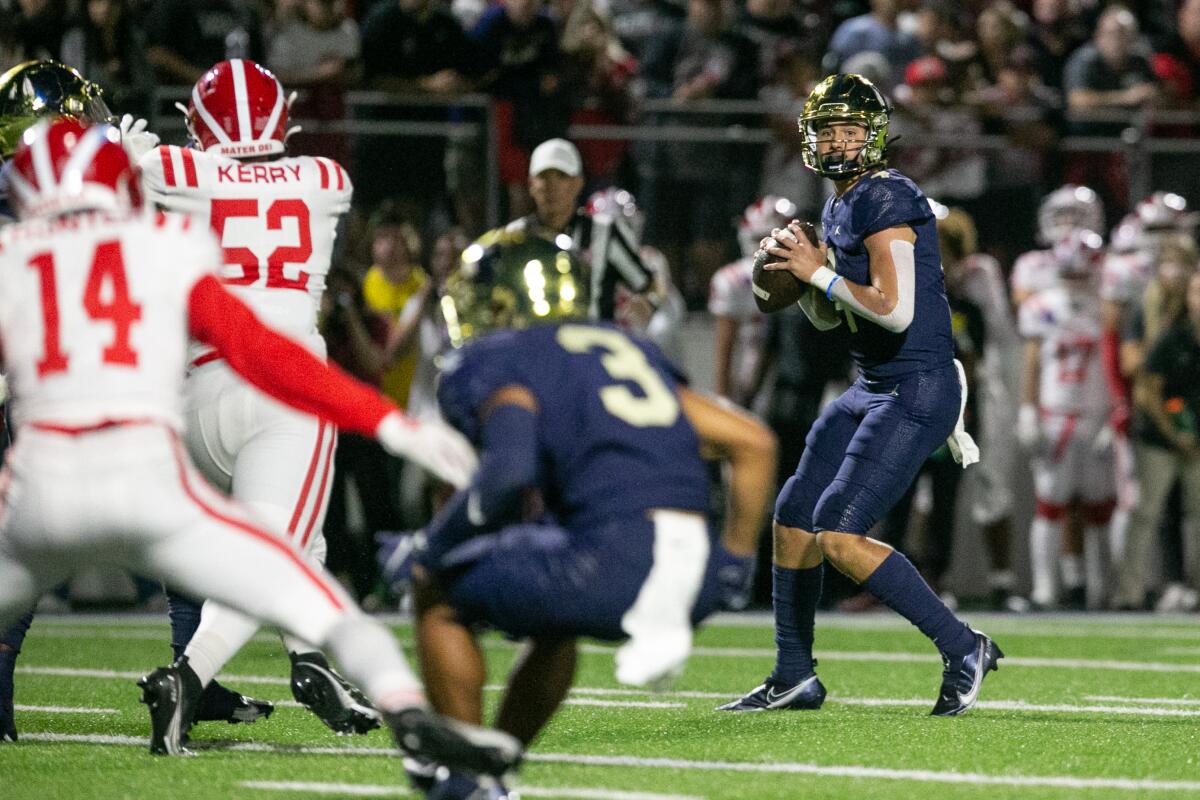 Bellflower, CA - OCTOBER 01: St. John Bosco quarterback Katin Houser (4).
