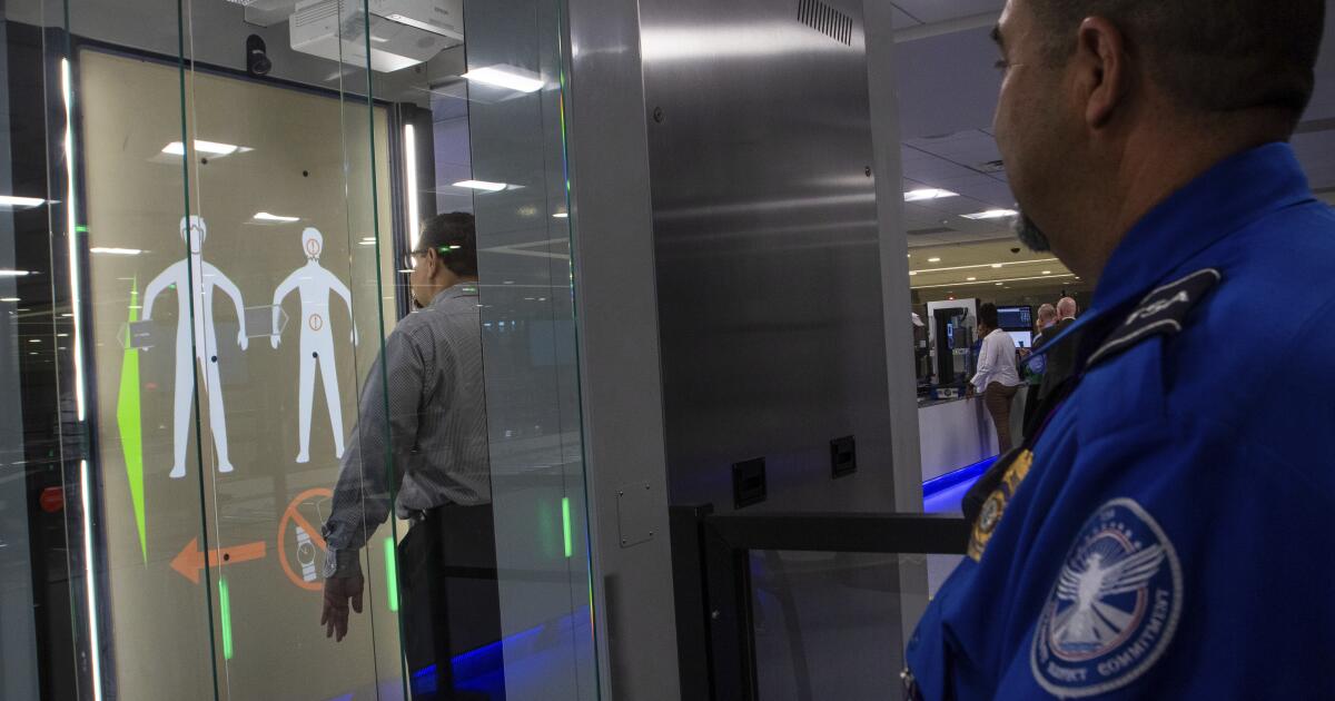 Einige Reisende haben die Möglichkeit, sich am Flughafen Vegas zu kontrollieren