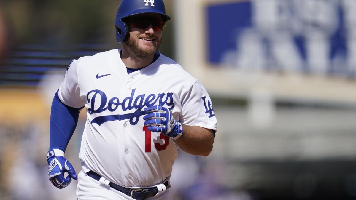 Max Muncy steps back in order to find success at the plate – Dodgers Digest