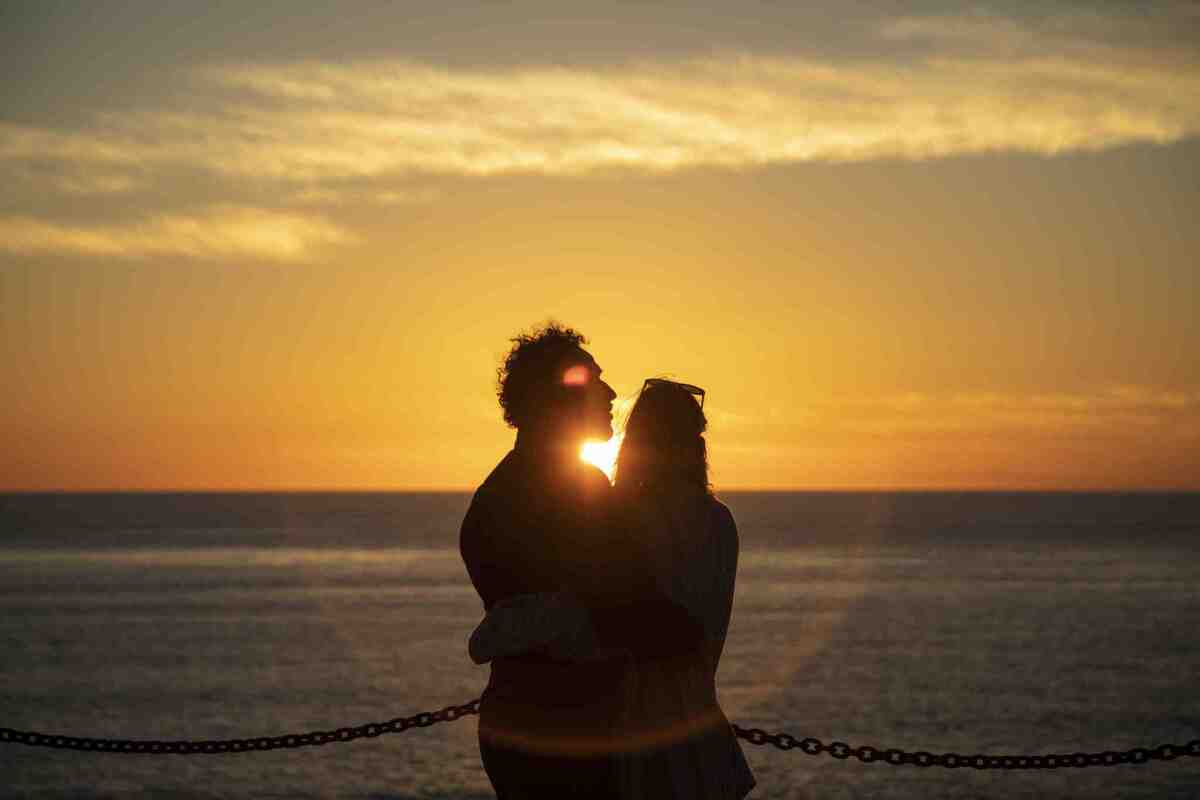 A couple watching the sunset at Sunset Cliffs Natural Park in San Diego.