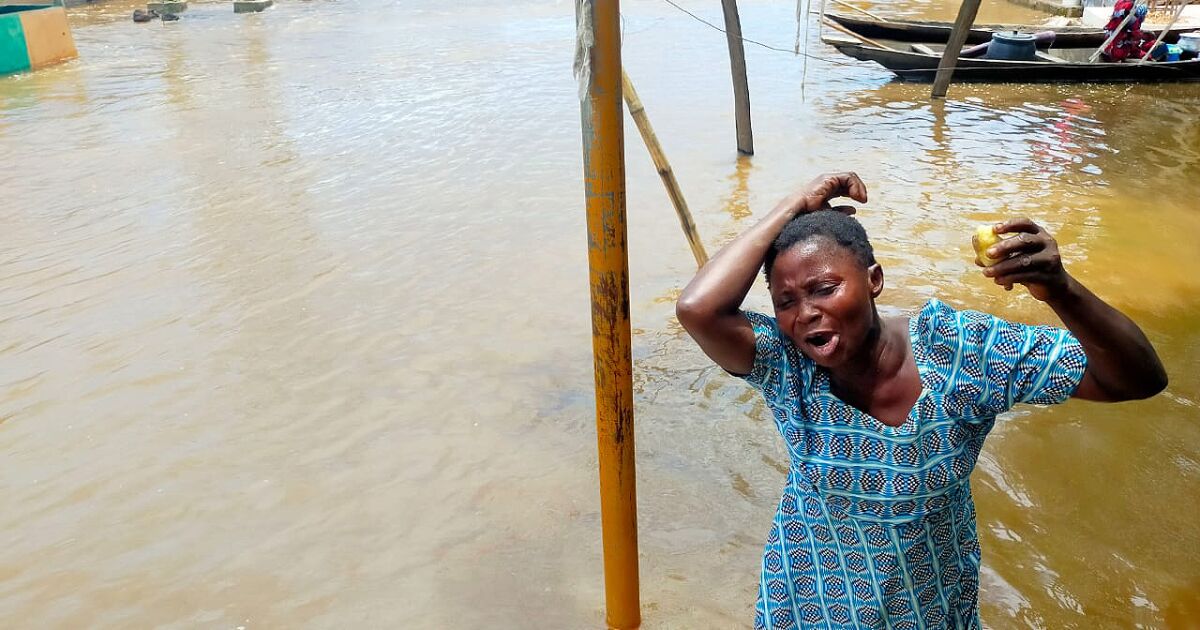 Barco vira em enchentes na Nigéria;  76 desaparecidos