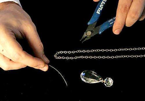 HOW TO MAKE THE NECKLACE
