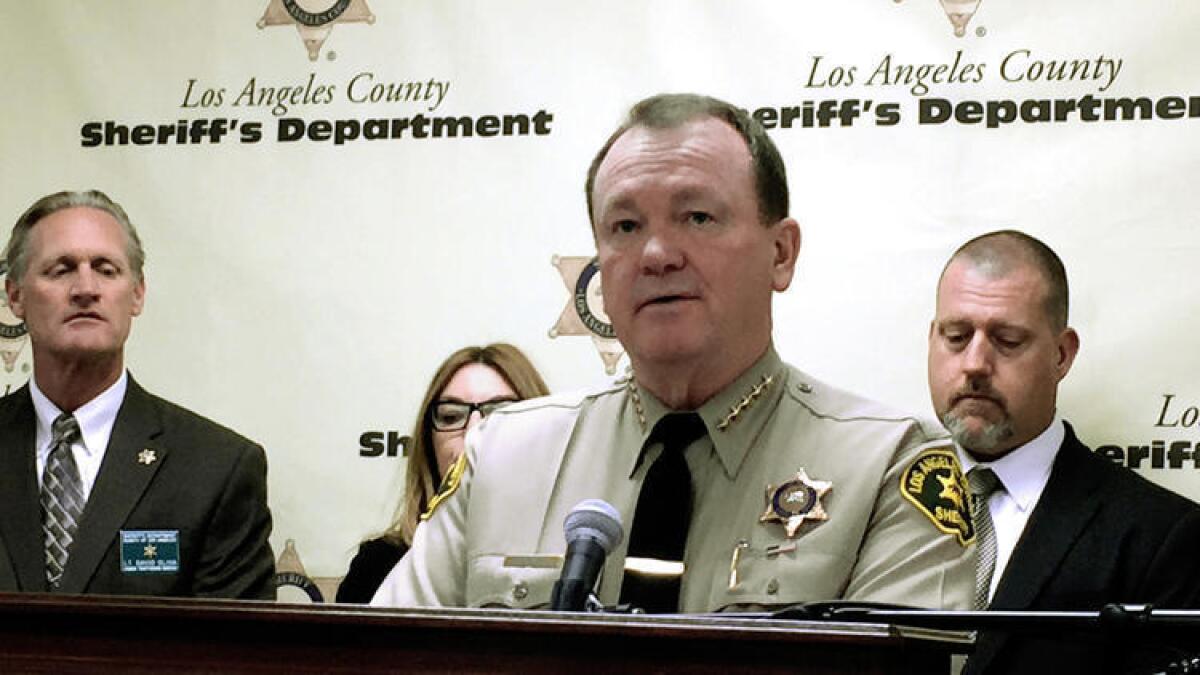 El sheriff del condado de Los Ángeles, Jim McDonnell, anunció la semana pasada que tres personas fueron detenidas bajo sospecha de tratar de traficar sexualmente con una mujer de Los Ángeles, después de que la engañaron haciéndola creer que iba a una fiesta de cumpleaños.