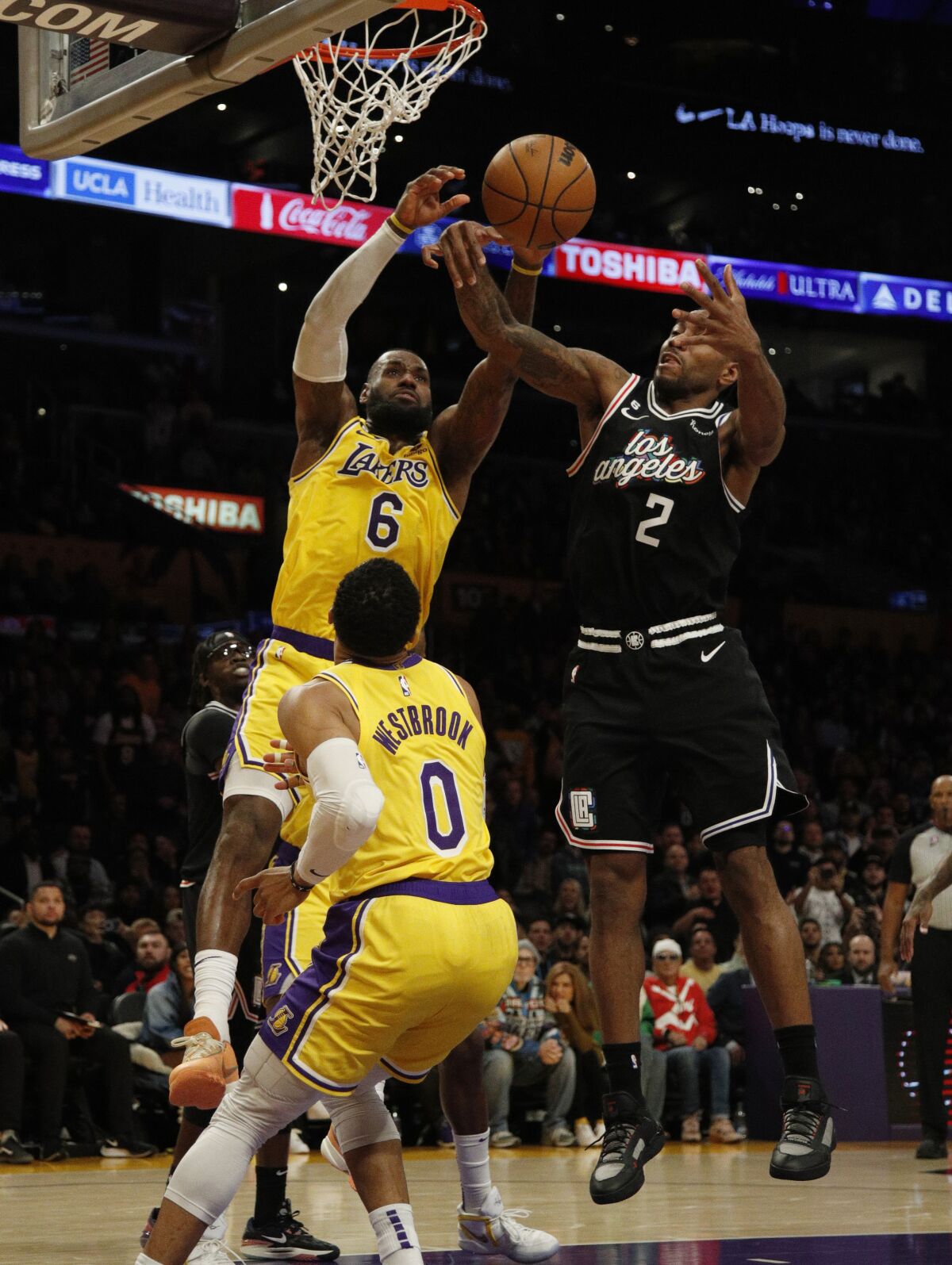 Lakers forward LeBron James (6) battles Clippers forward Kawhi Leonard (2) for a rebound.
