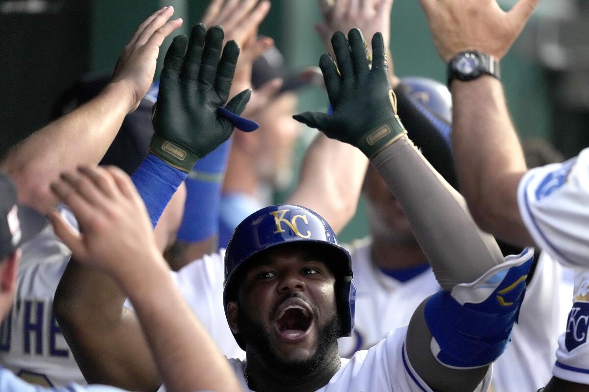 Royals score 3 runs in eighth inning, rally past Twins