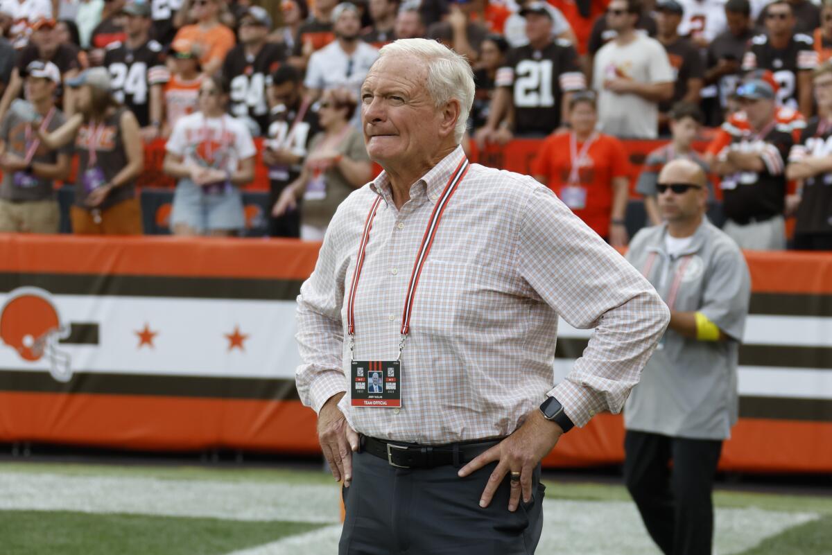 Fan arrested for allegedly throwing bottle at Browns owner - The San Diego  Union-Tribune