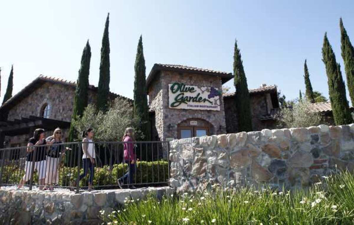 An Olive Garden restaurant in Huntington Beach. Fiscal fourth-quarter earnings for Darden Restaurants Inc. climbed 10% despite sliding sales at its Olive Garden and Red Lobster outlets.