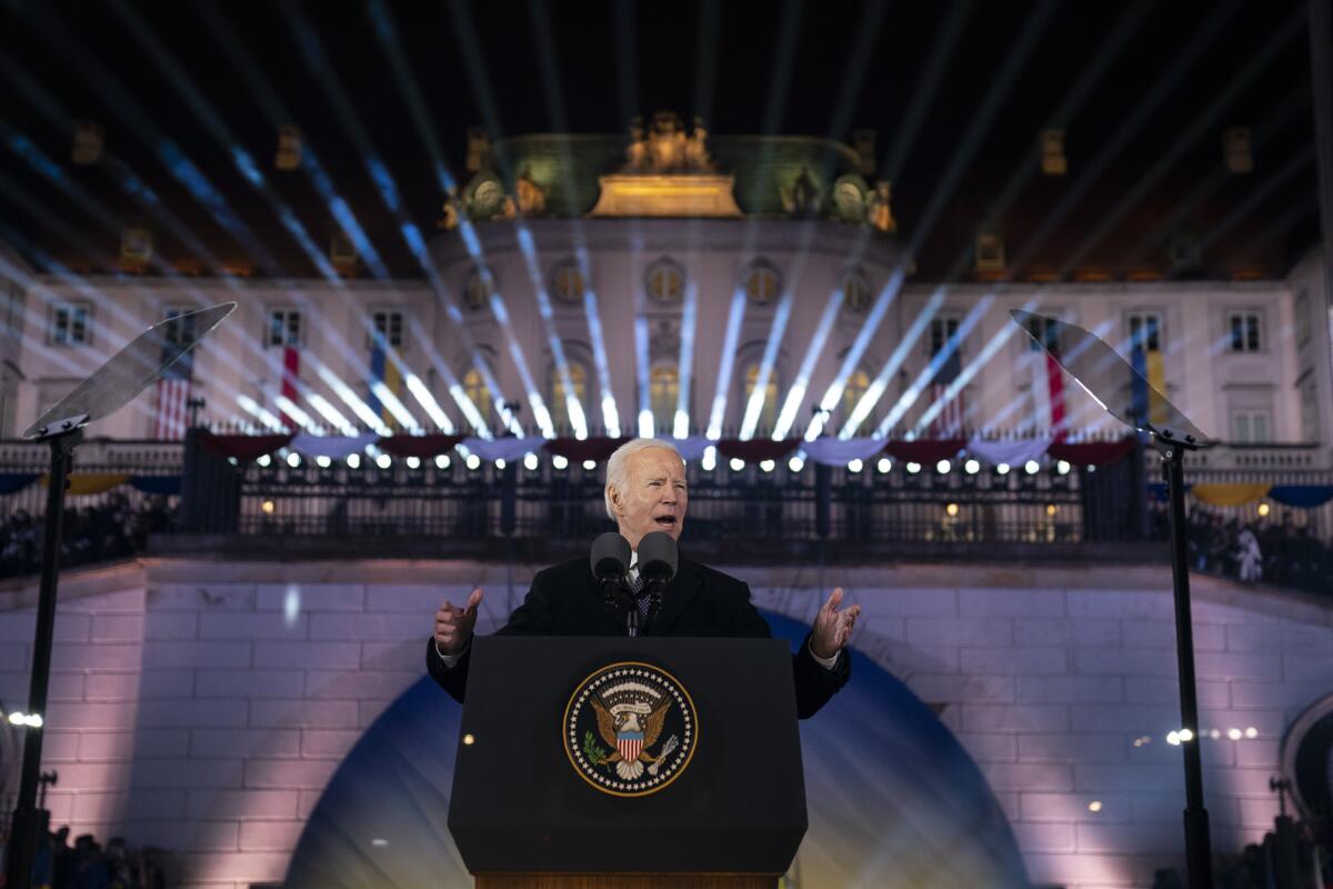 El presidente Joe Biden pronuncia un discurso en el Castillo Real de Varsovia, Polonia, 