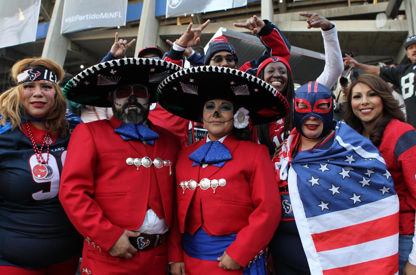 LA CIUDAD DE MÉXICO DESEMPOLVA LOS "JERSEYS" PARA EL PARTIDO DE LA NFL