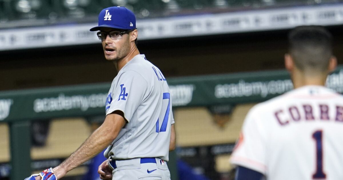 Dodgers set to acquire Joe Kelly and Lance Lynn from White Sox, fortifying pitching staff