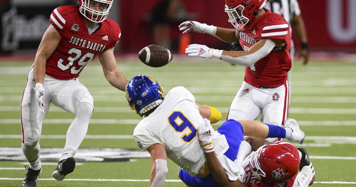 Hail Mary alert, South Dakota beats SDSU 23-20 on final play