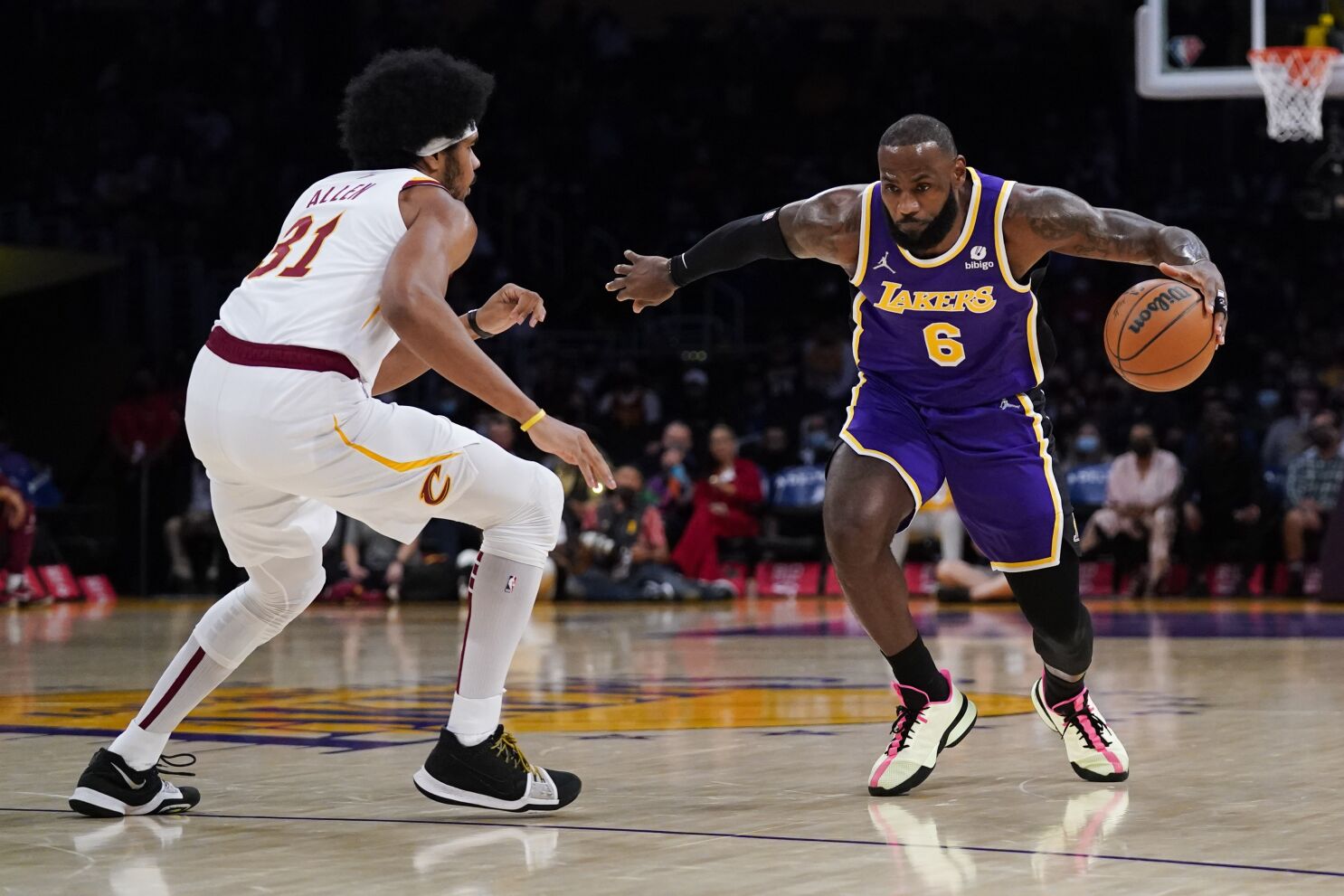 Melo shoots Lakers to 3rd win in 4, 113-101 over Cavaliers - The San Diego  Union-Tribune