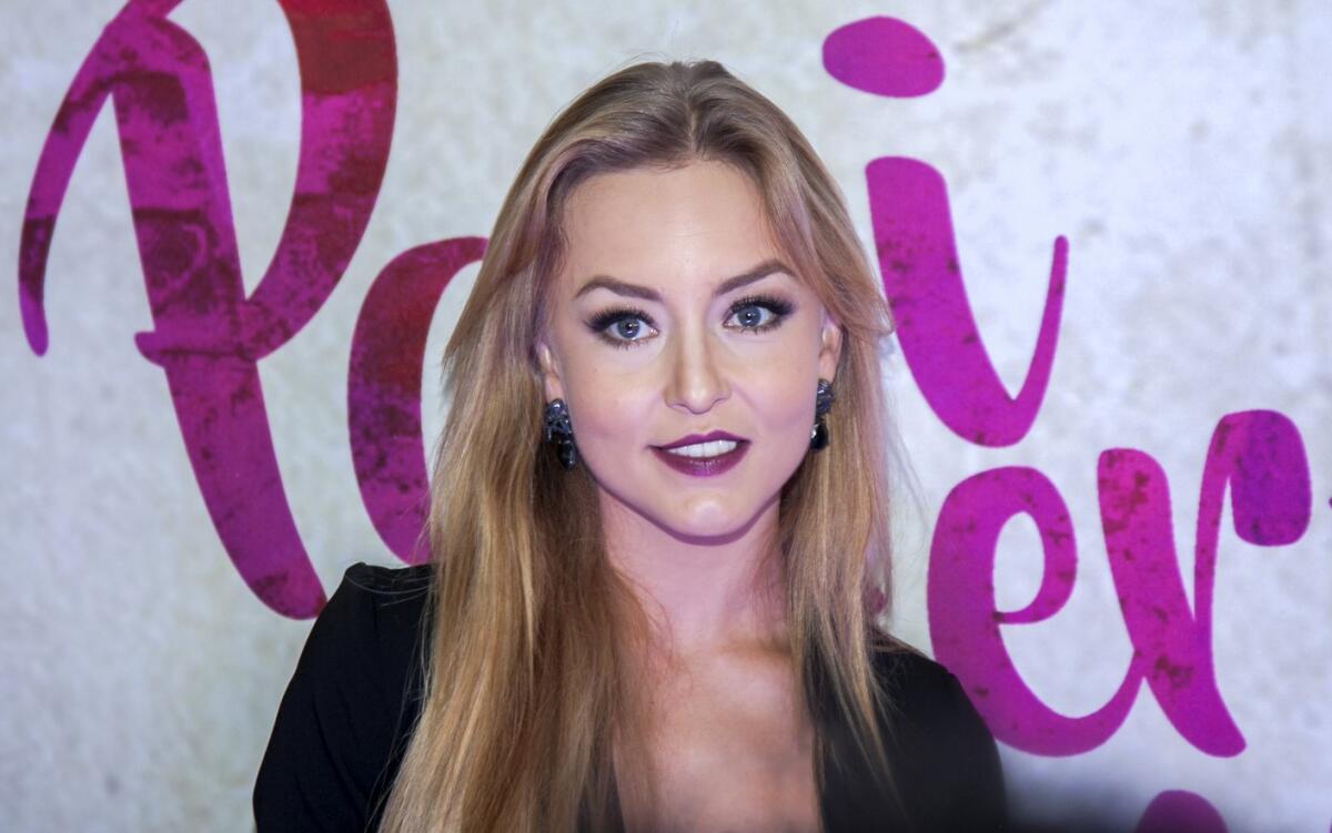 Angelique Boyer prefiere enfocarse en su carrera como actriz, auqnue admira a las madres que trabajan y cuidan a sus hijos.