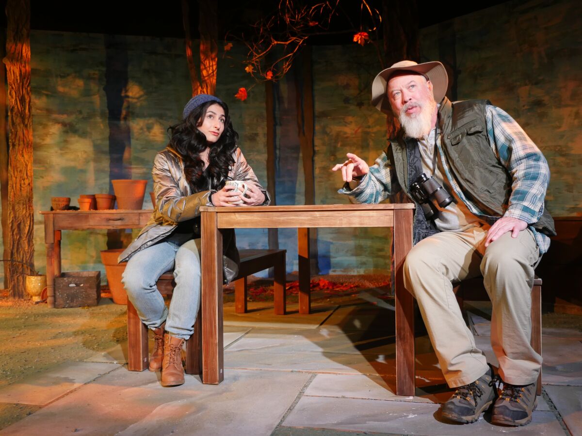 فرح دينجا ومايك سيرز في مسرح موكسي "طيور أمريكا الشمالية."