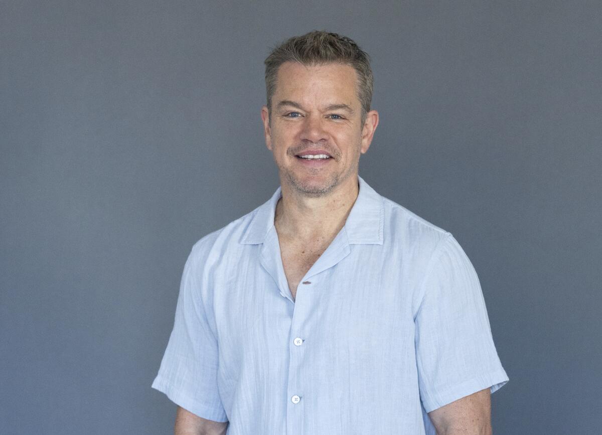 El actor Matt Damon posa para promocionar la película "The Instigators"