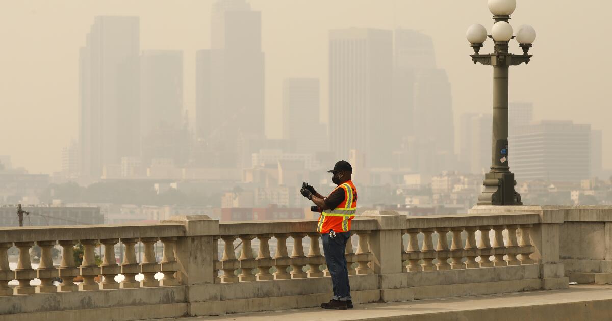 Los Angeles Suffers Worst Smog In Almost 30 Years Los Angeles Times 8441