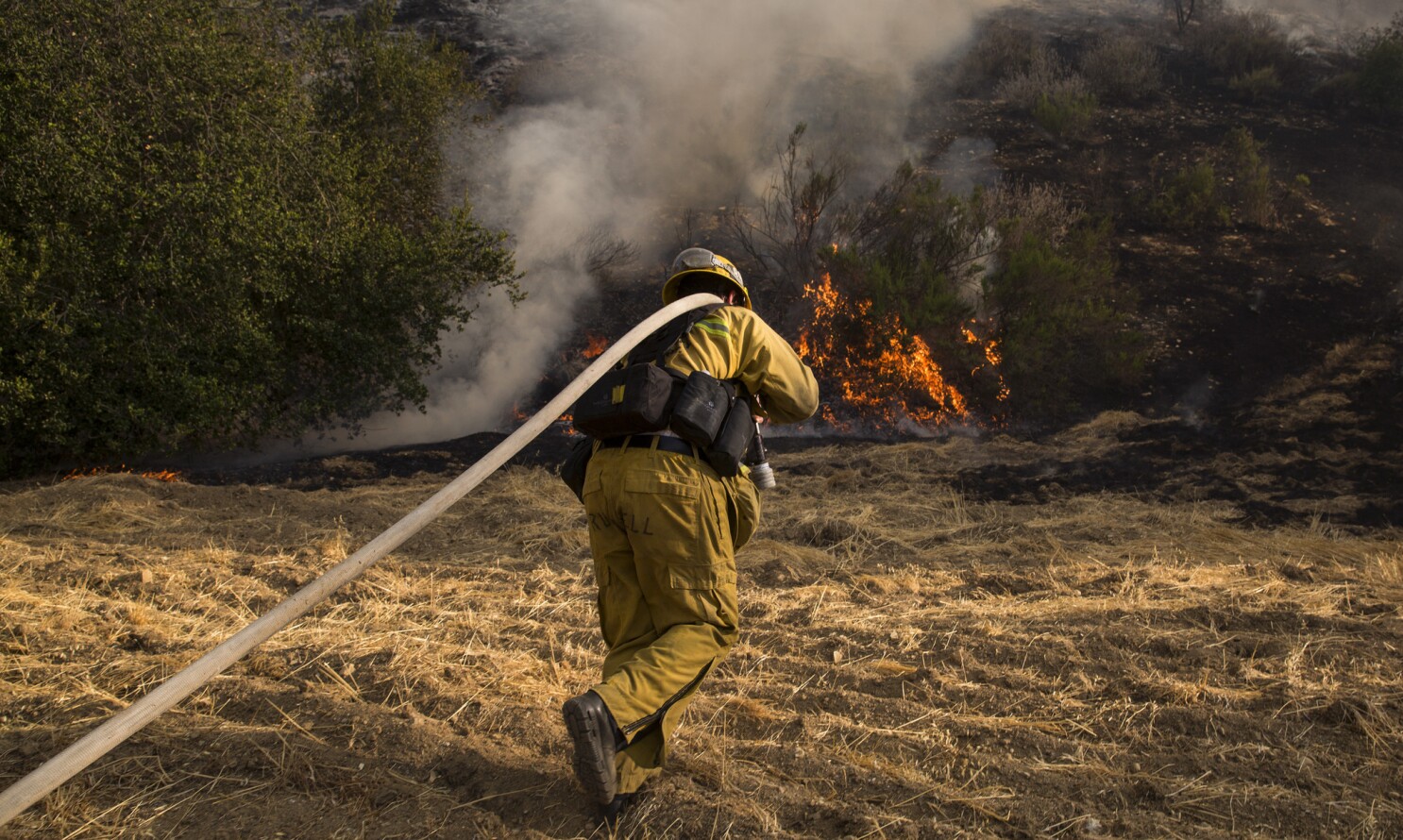 Calabasas Fire Is 80 Contained Los Angeles Times