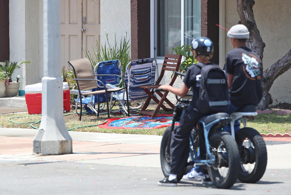 Beach chairs and a cooler stand at 16th St. and Pecan Avenue, where HBPD is investigating an alleged stabbing attack.
