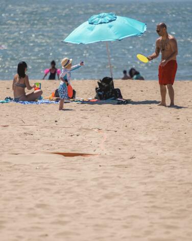 VENTURA, CA - MAY 02: Beaches including Harbor Cove Beach were open but beachgoers were not supposed to be sitting on the sand on Saturday, May 2, 2020 in Ventura, CA. (Brian van der Brug / Los Angeles Times)