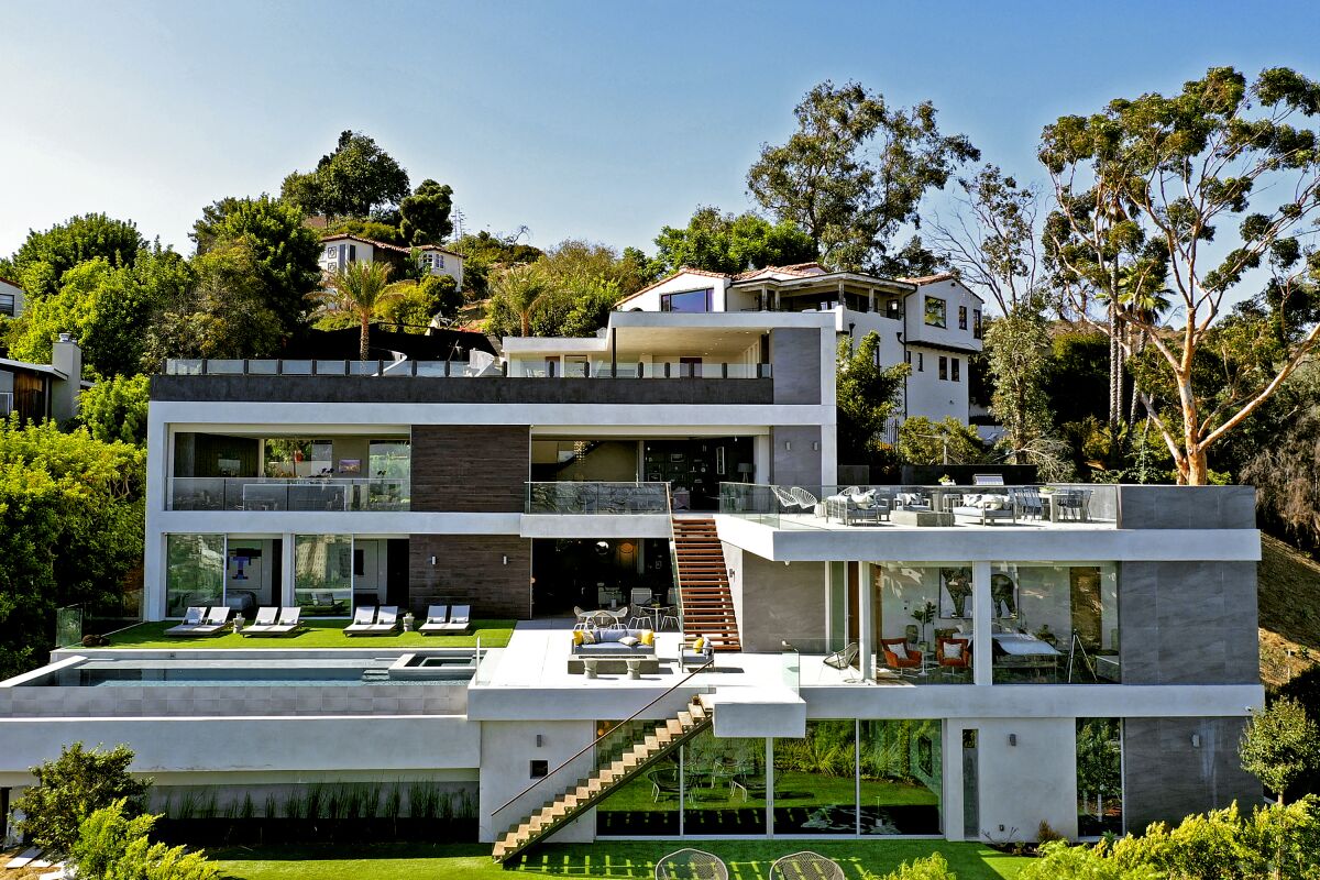 High low The Priciest And Cheapest Homes In Hollywood Hills Los high-low-the-priciest-and-cheapest-homes-in-hollywood-hills-los