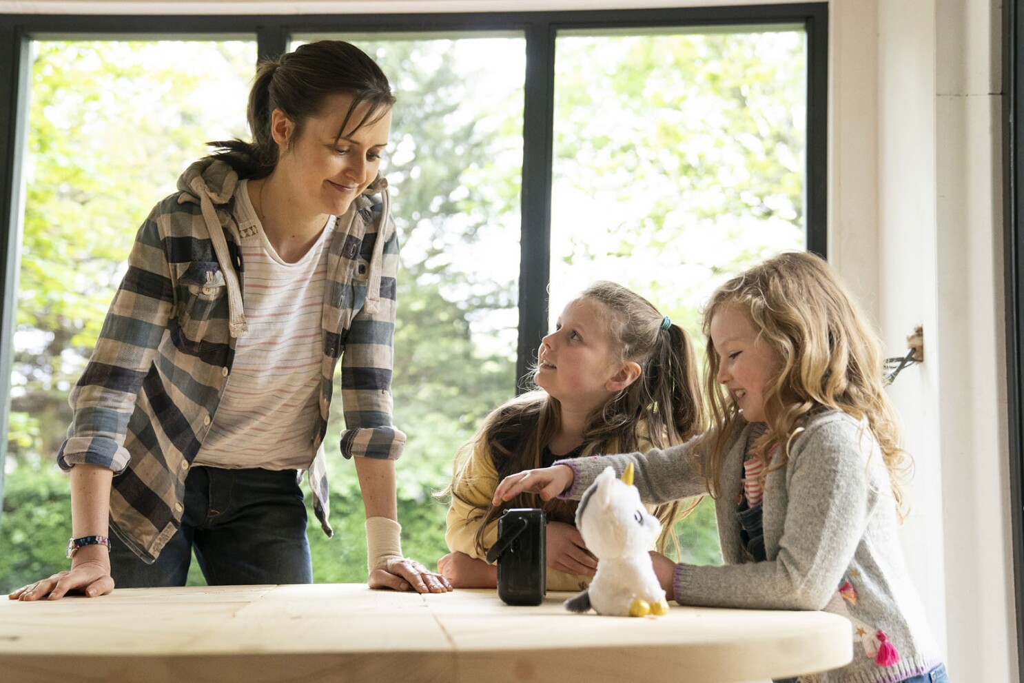 Herself' review: An Irish woman rebuilds her family's life - Los Angeles Times