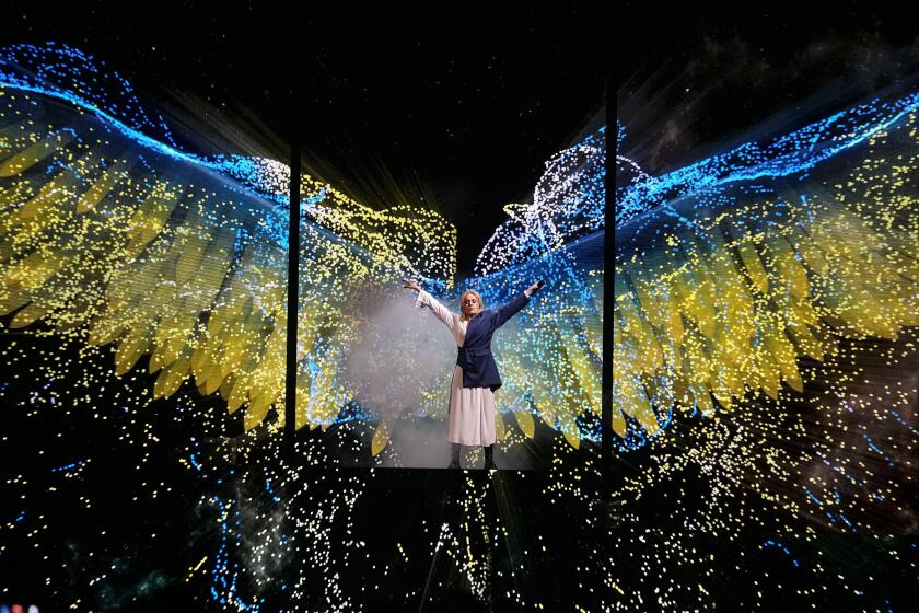 Alyosha de Ucrania se presenta durante un ensayo general del Festival de la Canción de Eurovisión en la Areina M&S Bank en Liverpool, Inglaterra, el lunes 8 de mayo de 2023. (Foto AP/Martin Meissner)