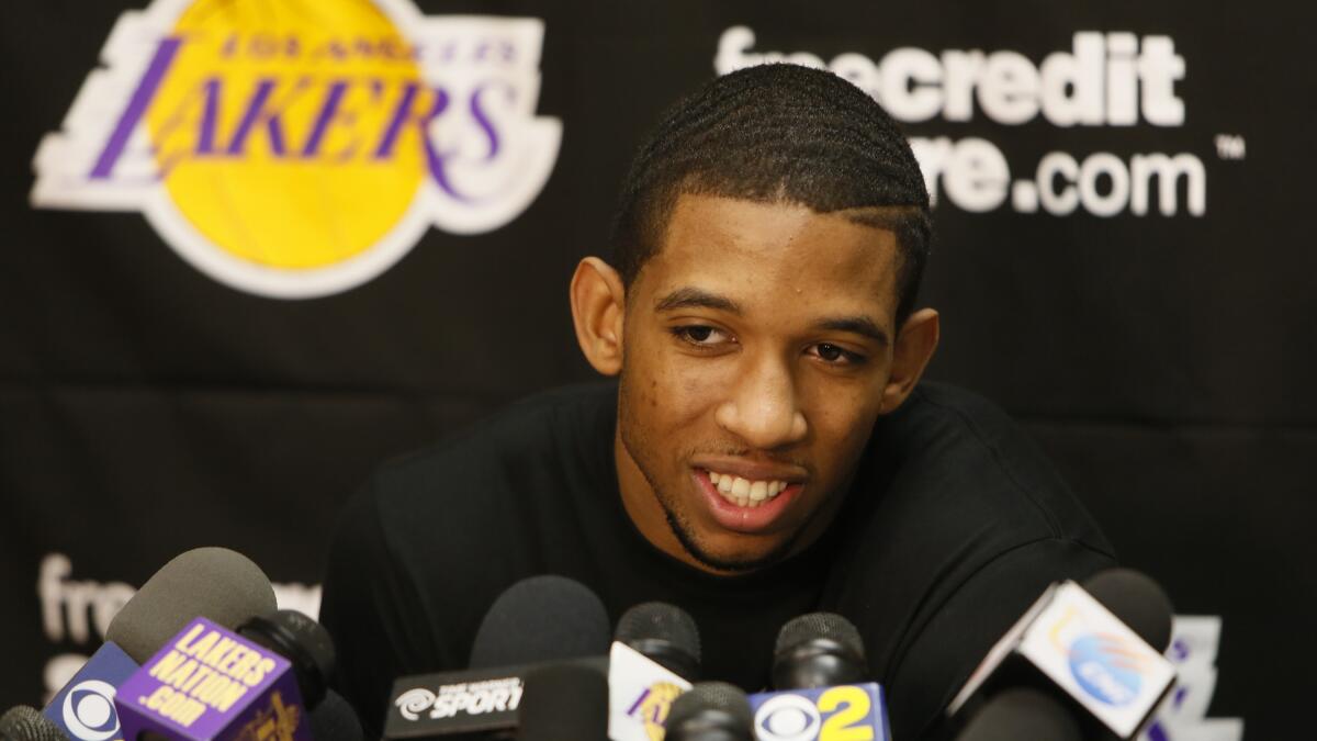 Late Lakers guard Darius Morris' dad, brother sentenced for bank fraud - Los Angeles Times