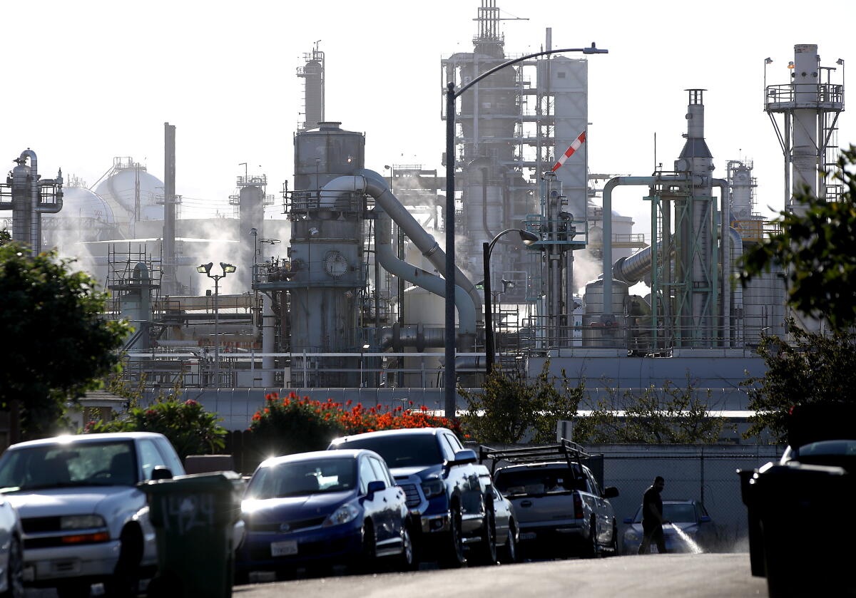 La Rabida Refinery Map Los Angeles gas prices fall for 16th day in a row, likely to keep ...