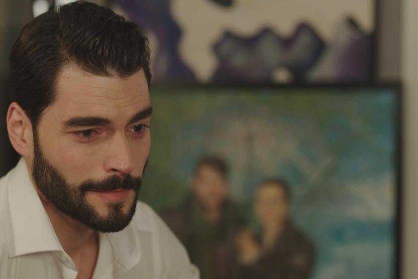 El actor Akin Akınözü se pone al frente de una nueva historia turca llamada ‘Amor y Traición’ trae de vuelta a