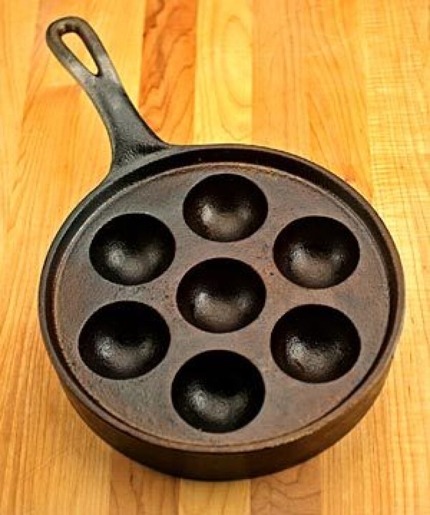 9 hole aebleskiver pan