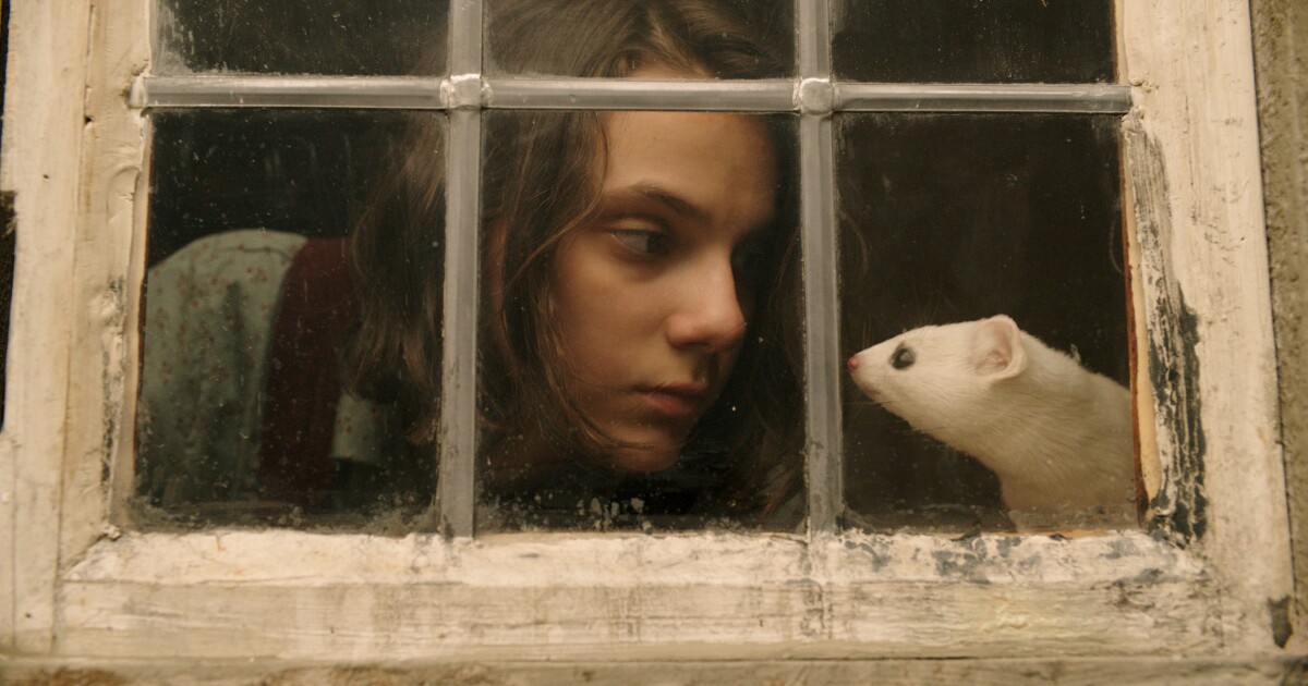 Review Hbo S His Dark Materials Gets The Golden Compass Right Los Angeles Times