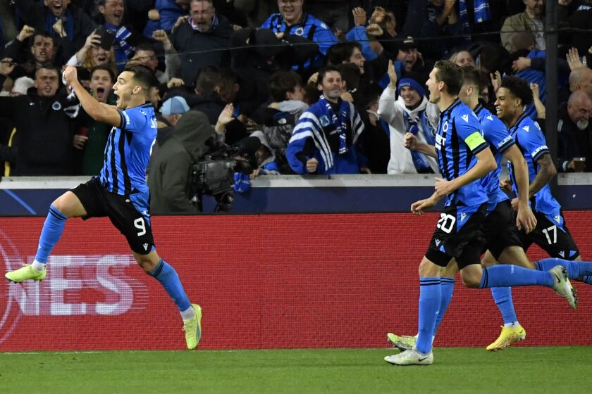 Brugge's Ferran Jutgla, left, celebrates after scoring his sides second goal during the Champions League Group B soccer match between Club Brugge and Atletico Madrid at the Jan Breydel stadium in Bruges, Belgium, Tuesday, Oct. 4, 2022. (AP Photo/Geert Vanden Wijngaert)
