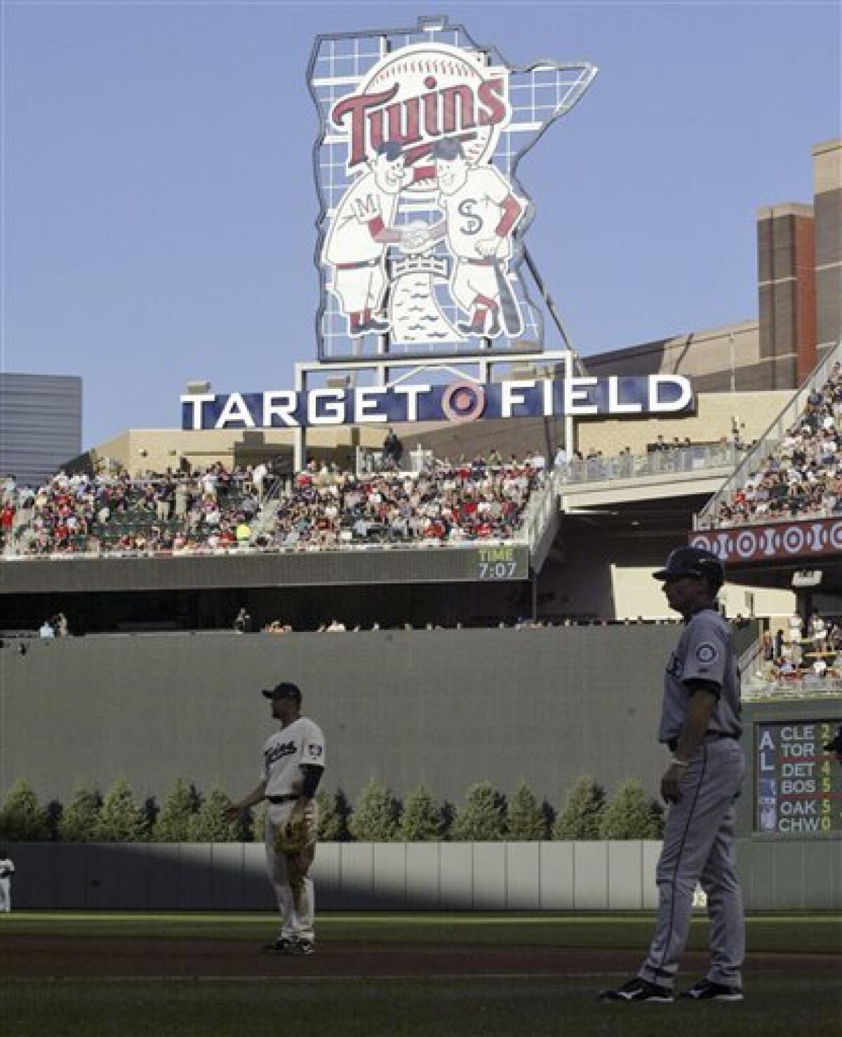 Twins to take down trees behind CF at Target Field - The San Diego  Union-Tribune