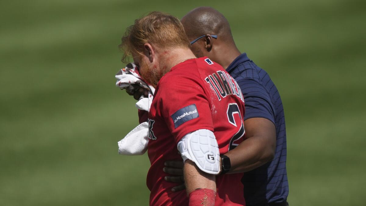 Justin Turner thanks Red Sox fans for support after scary injury