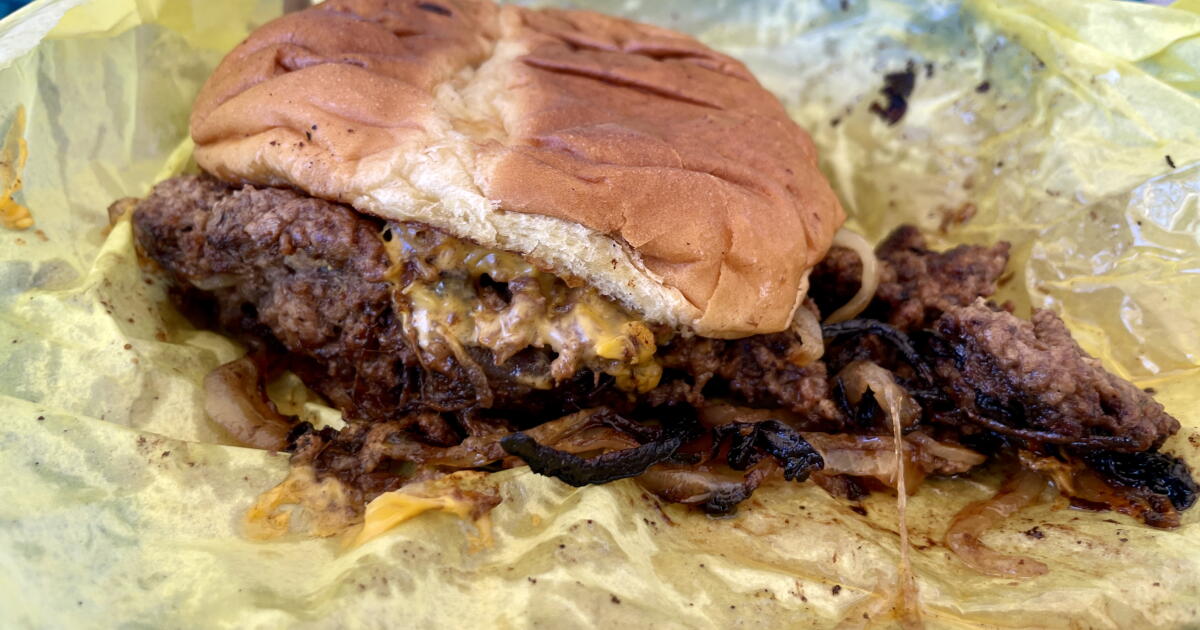 Ochsenschwanz-Smashburger aus einem jamaikanischen Restaurant in Redlands