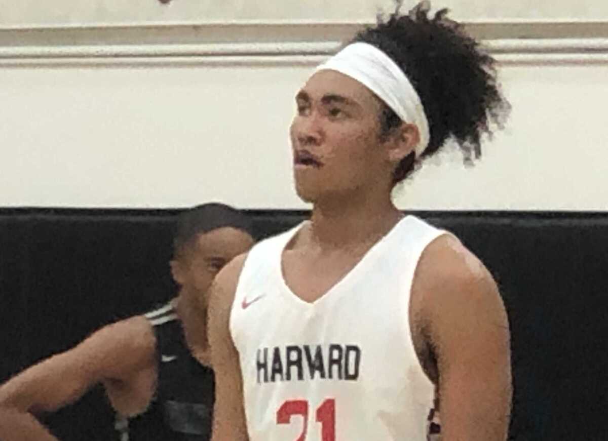 Adam Hinton scored 18 points to rally Harvard-Westlake to a 54-51 victory over Crespi.