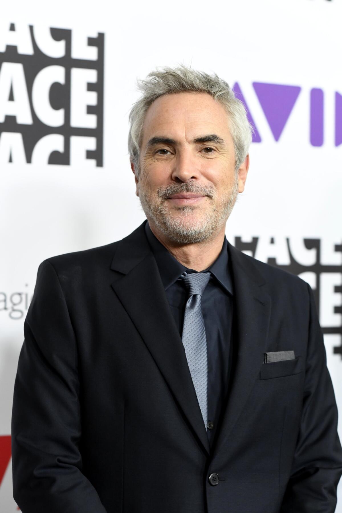 Alfonso Cuarón durante su paso por la alfombra de los Eddie Awards.