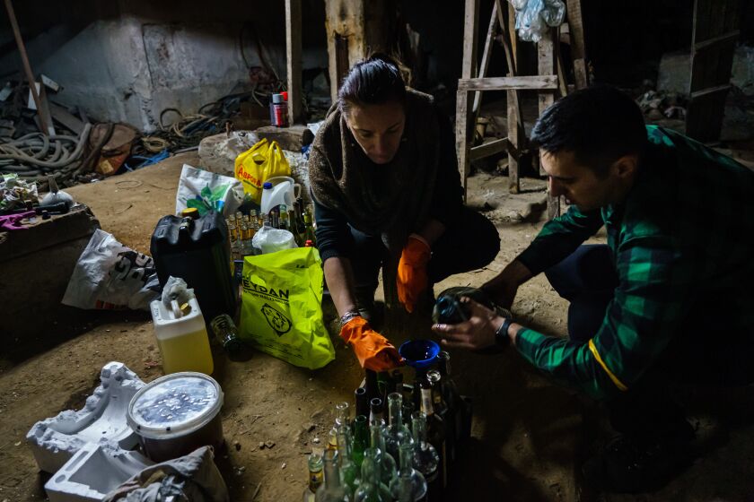 KYIV, UKRAINE -- FEBRUARY 26, 2022: Volunteers from the Territorial Defense Units collect glass bottles to make Molotov cocktails to use against the invading Russian troops in Kyiv, Ukraine, Saturday, Feb. 26, 2022. (MARCUS YAM / LOS ANGELES TIMES)