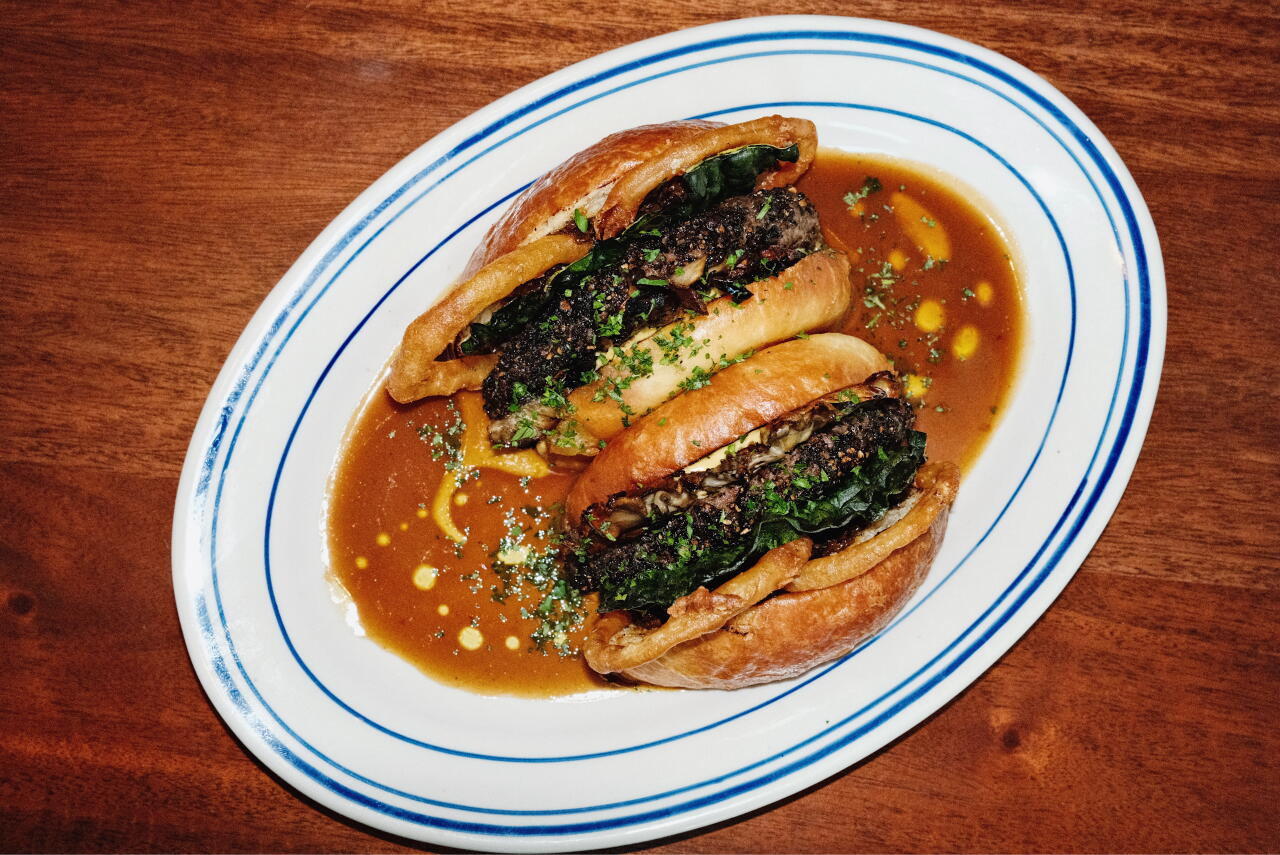 A hamburger au poivre with mushroom and fried onion