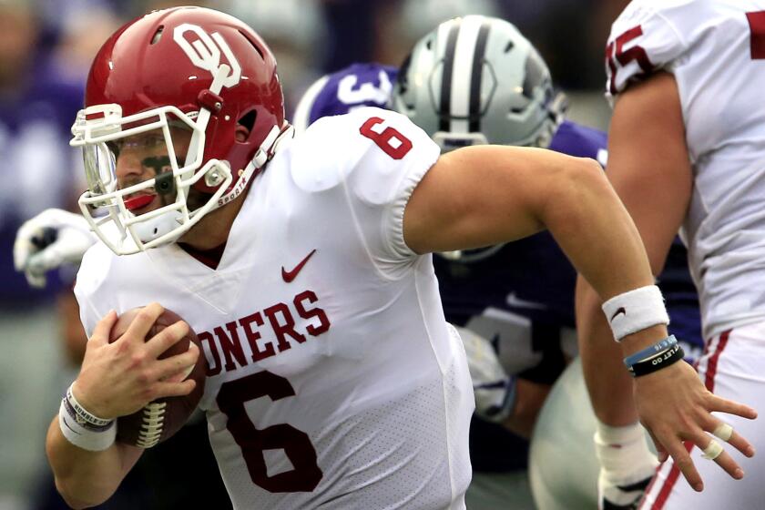 Oklahoma quarterback Baker Mayfield (6) breaks away for a 34-yard run during the first half of an NCAA college football game against Kansas State in Manhattan, Kan., Saturday, Oct. 21, 2017. (AP Photo/Orlin Wagner)