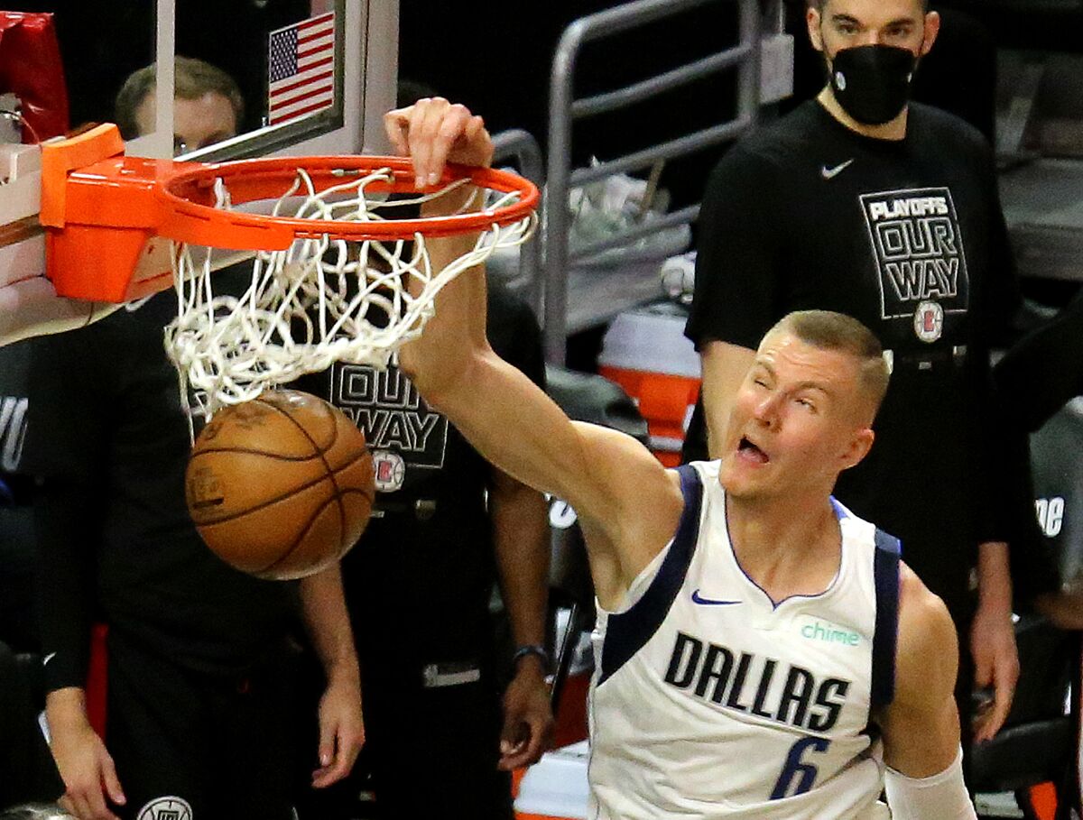 Dallas center Kristaps Porzingis dunks during the second half of the Mavericks' win over the Clippers.