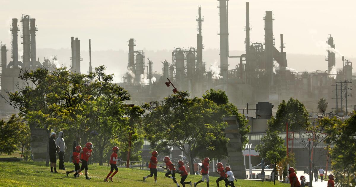 Phillips 66 cerró sus refinerías en Wilmington después de más de un siglo, lo que marca el fin de una era.