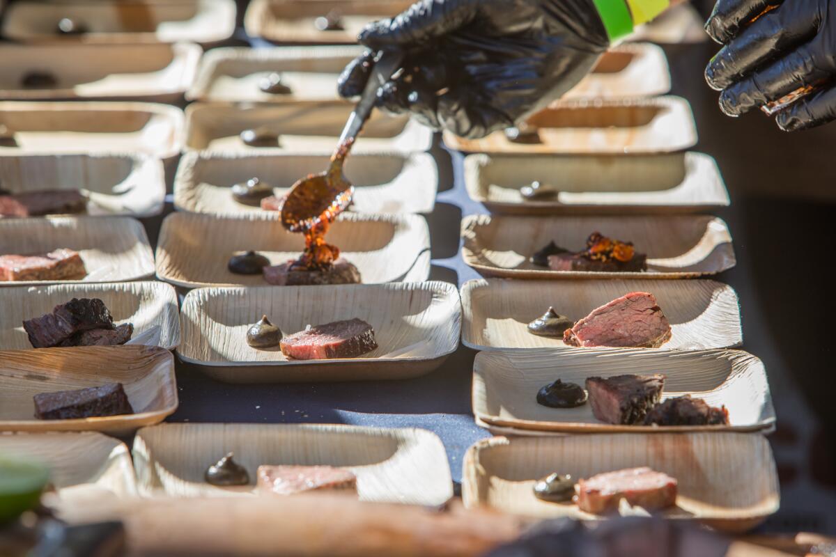 Los platos se preparan en la Gran Cata del San Diego Wine & Food Festival.