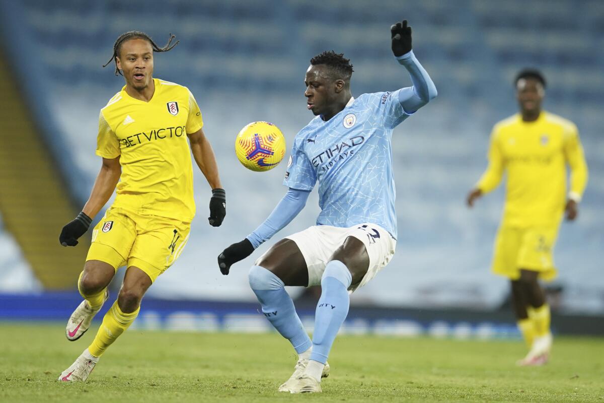 El francés Benjamin Mendy, centro, del Manchester City, 