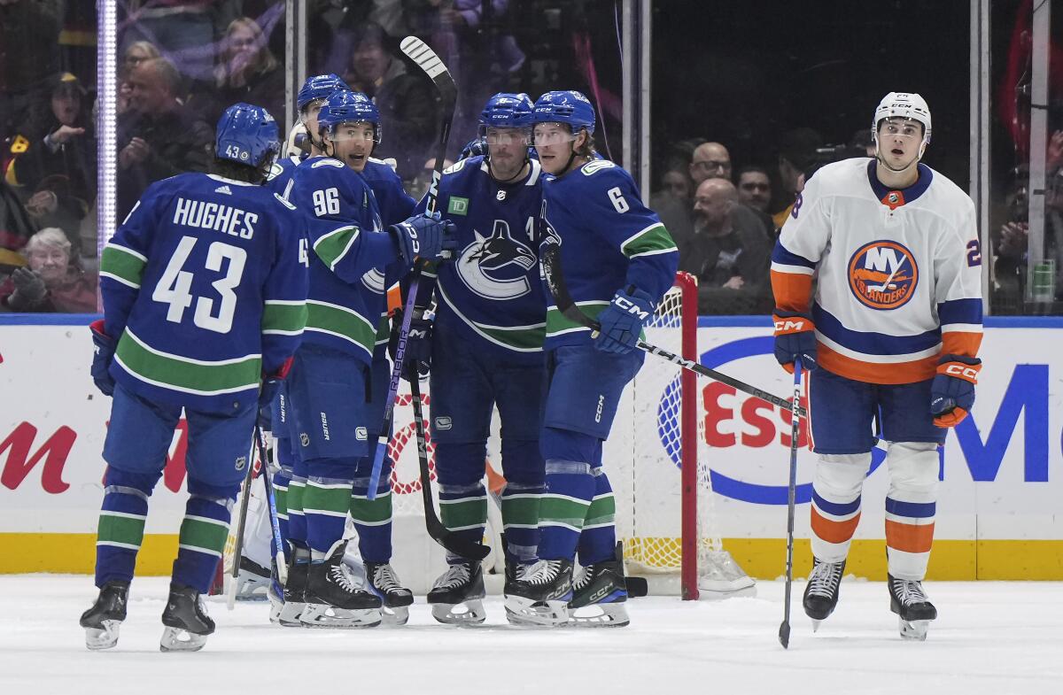 Boeser moves into tie for NHL goal-scoring lead as Canucks beat