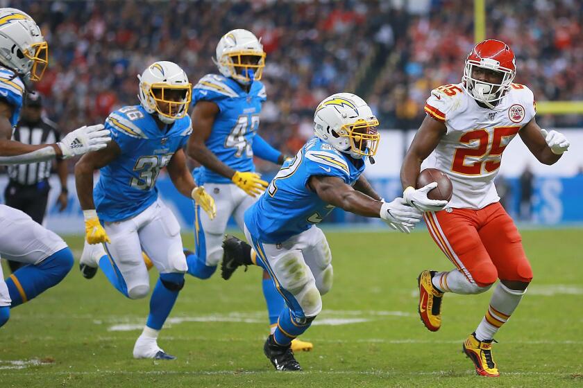 MEXICO CITY, MEXICO - NOVEMBER 18: Running back LeSean McCoy #25 of the Kansas City Chiefs carries the ball against the defense of the Los Angeles Chargers during the game at Estadio Azteca on November 18, 2019 in Mexico City, Mexico. (Photo by Manuel Velasquez/Getty Images)